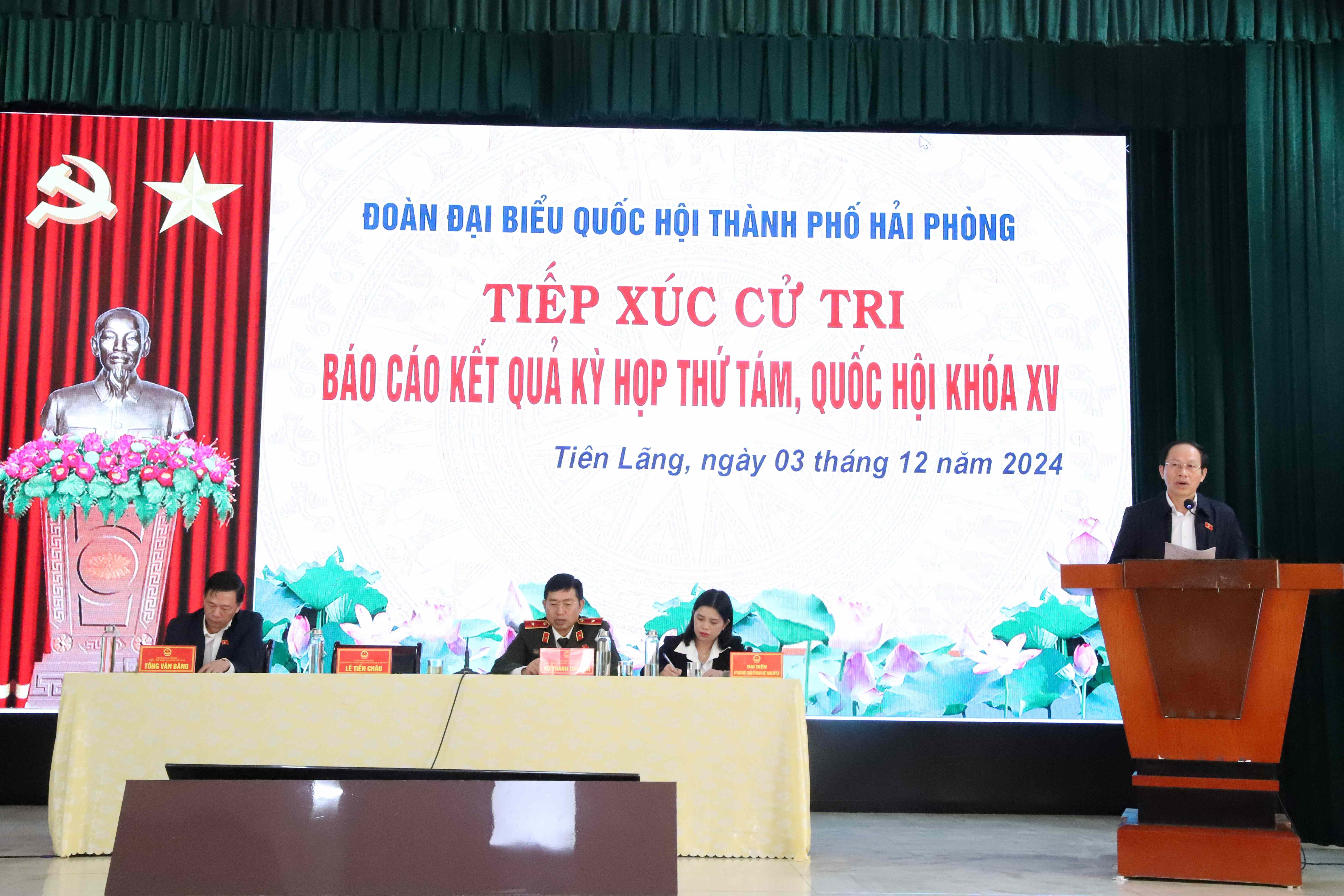 Đồng chí Lê Tiến Châu, Ủy viên Trung ương Đảng, Bí thư Thành ủy, Trưởng Đoàn đại biểu Quốc hội thành phố Hải Phòng tiếp xúc cử tri huyện Tiên Lãng